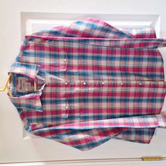 SOLD.  Wrangler Wrancher Western Shirts Ladies L, Snap Fronts. - Picture 3 of 7